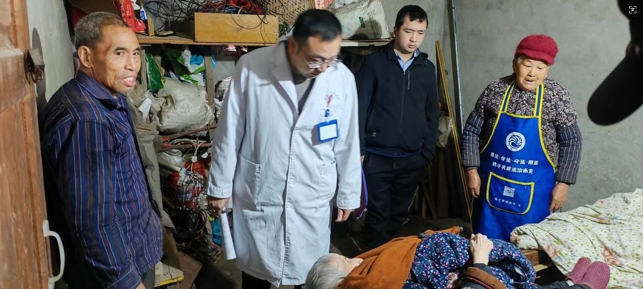 嘉陵区残联持续开展残疾人证上门办理服务工作1.jpg